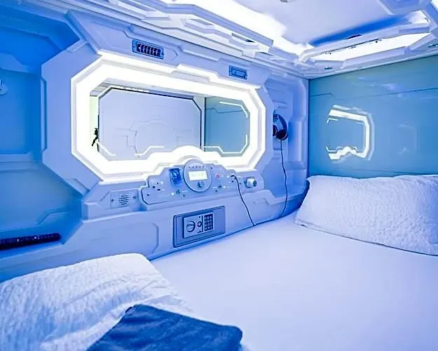 Space - Center Hostel *