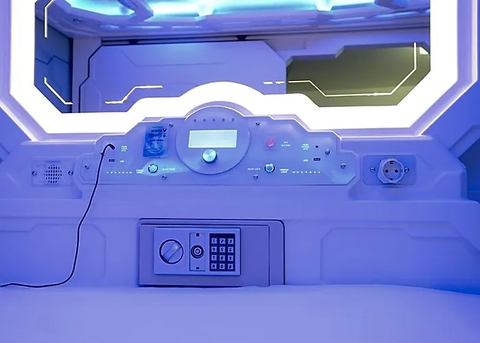 Space - Center Hostel *